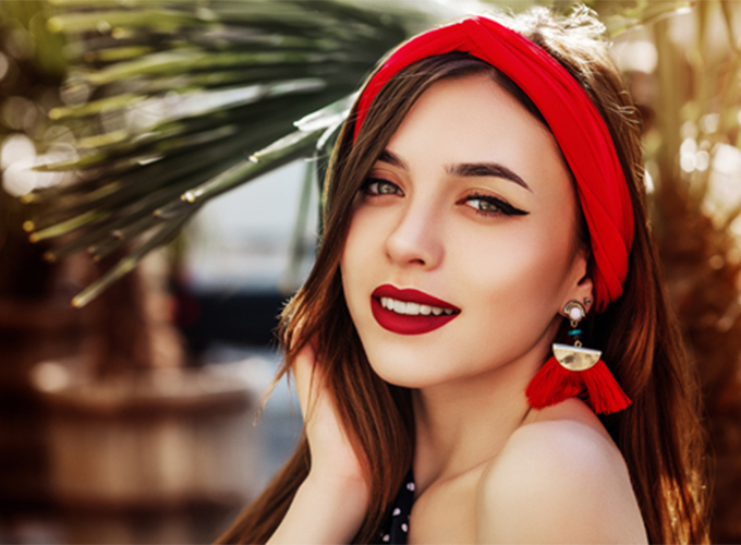 vickkybeauty：A designer fashion headbands in bulk wholesaler from China.jpg